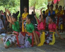 MENGAJARKAN BUDAYA SEJAK DINI